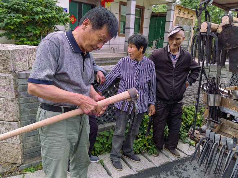 Farmers in Qingshan Village