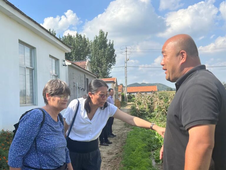 DCZ expert Eva Sternfeld (left) speaking to local officials in charge of rural development